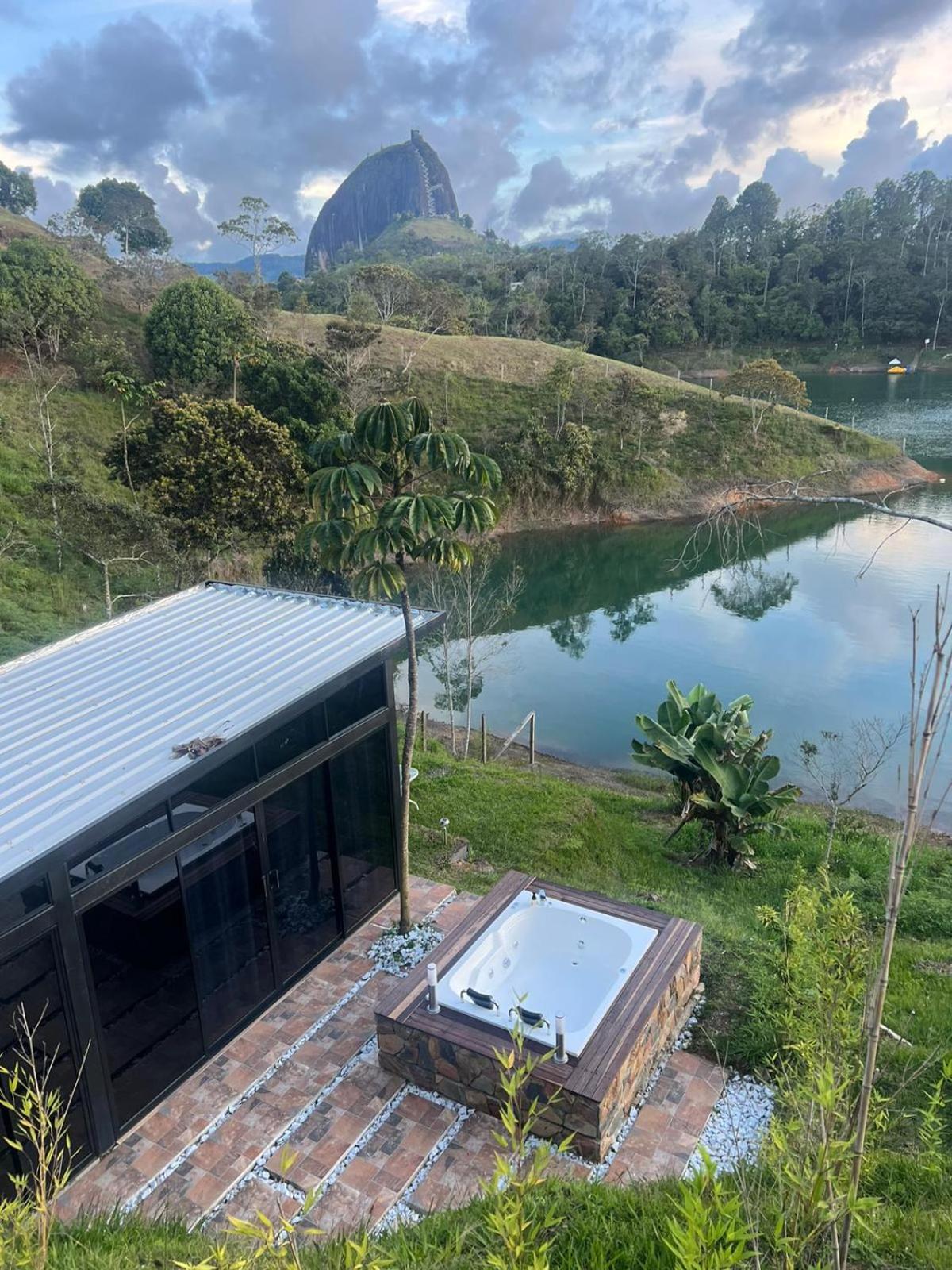 Cabana Privada Sin Prisa "Not Rush" Preciosa! Con Jacuzzi, Vista Y Acceso Directo Al Embalse, Vista A La Piedra , Deporte Acuatico Paddle Board And Breakfast Incluidos ! Imperdible Guatapé 외부 사진