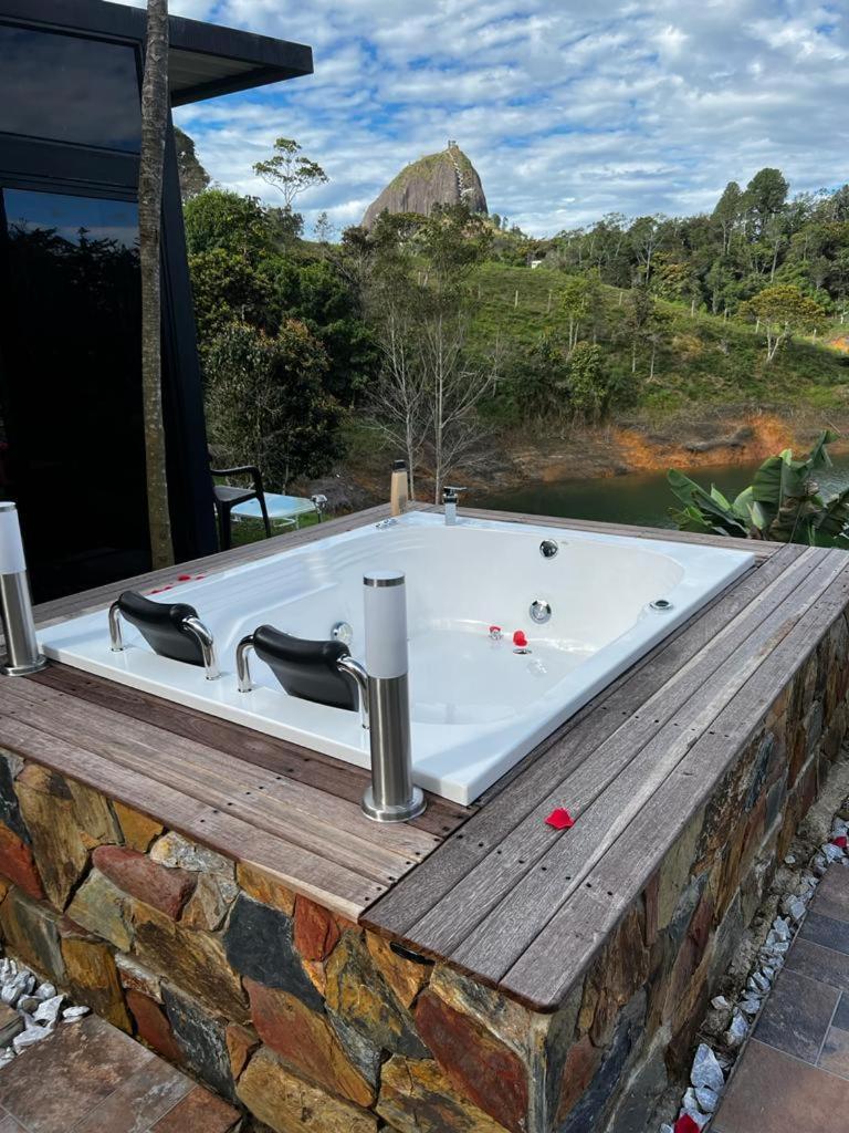 Cabana Privada Sin Prisa "Not Rush" Preciosa! Con Jacuzzi, Vista Y Acceso Directo Al Embalse, Vista A La Piedra , Deporte Acuatico Paddle Board And Breakfast Incluidos ! Imperdible Guatapé 외부 사진